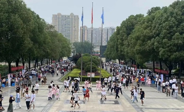 “線上+線下”促精準(zhǔn)就業(yè)，這幾場(chǎng)“百日千萬”招聘會(huì)有成效！ 第3張