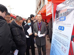 “百米小巷”人潮涌動(dòng)！瑞方人力助力2025年武侯區(qū)春風(fēng)行動(dòng)專場(chǎng)招聘會(huì)“開(kāi)門紅” 第4張